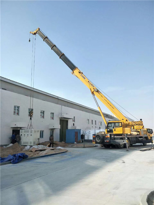 若尔盖县“超载就喊停”—— 吊车的 “重量保镖” 技术