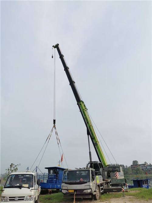 若尔盖县桥梁建设吊装案例